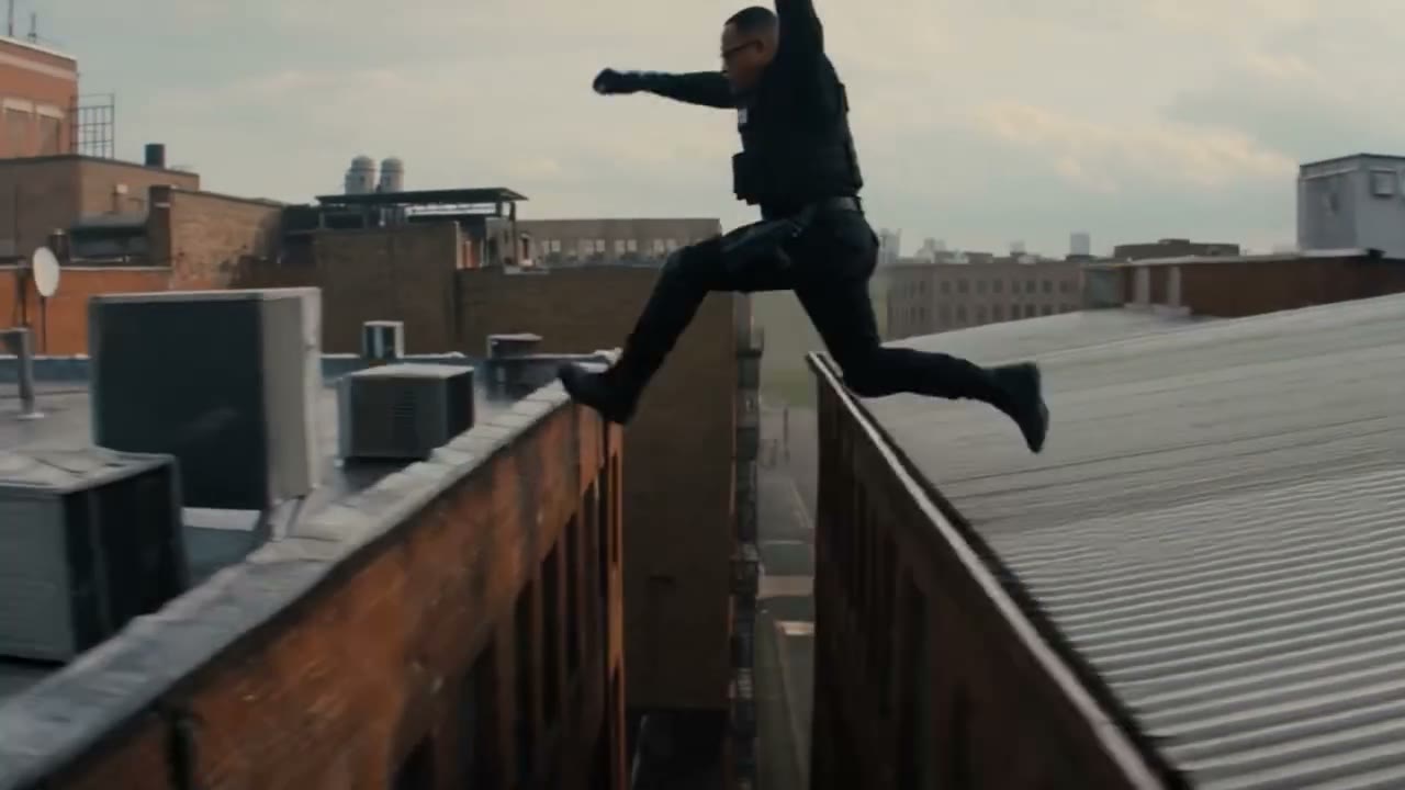 Saut d'un toit à l'autre, poursuite sur les terrasses