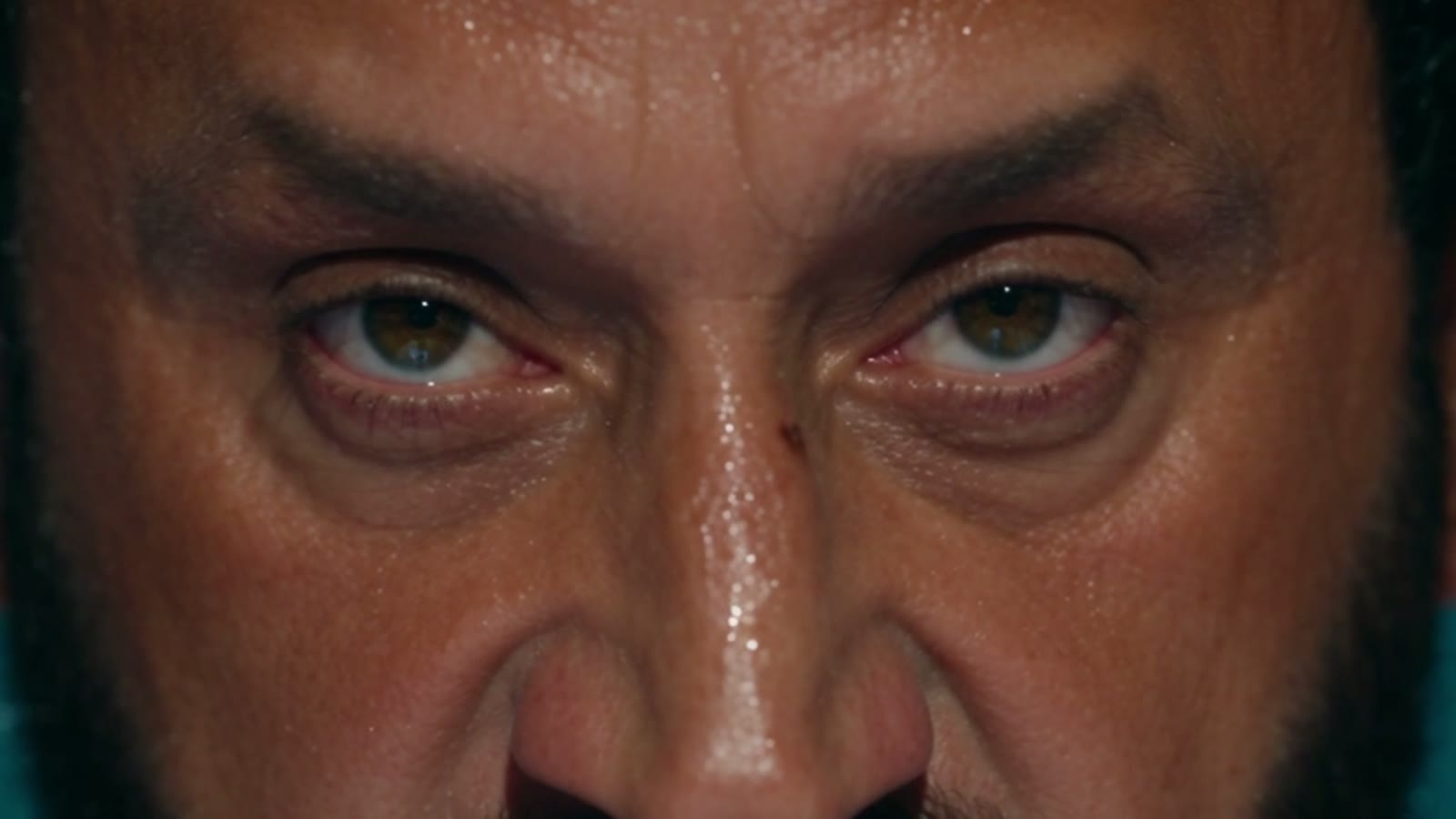 Très gros plan sur le regard, juste avant le combat