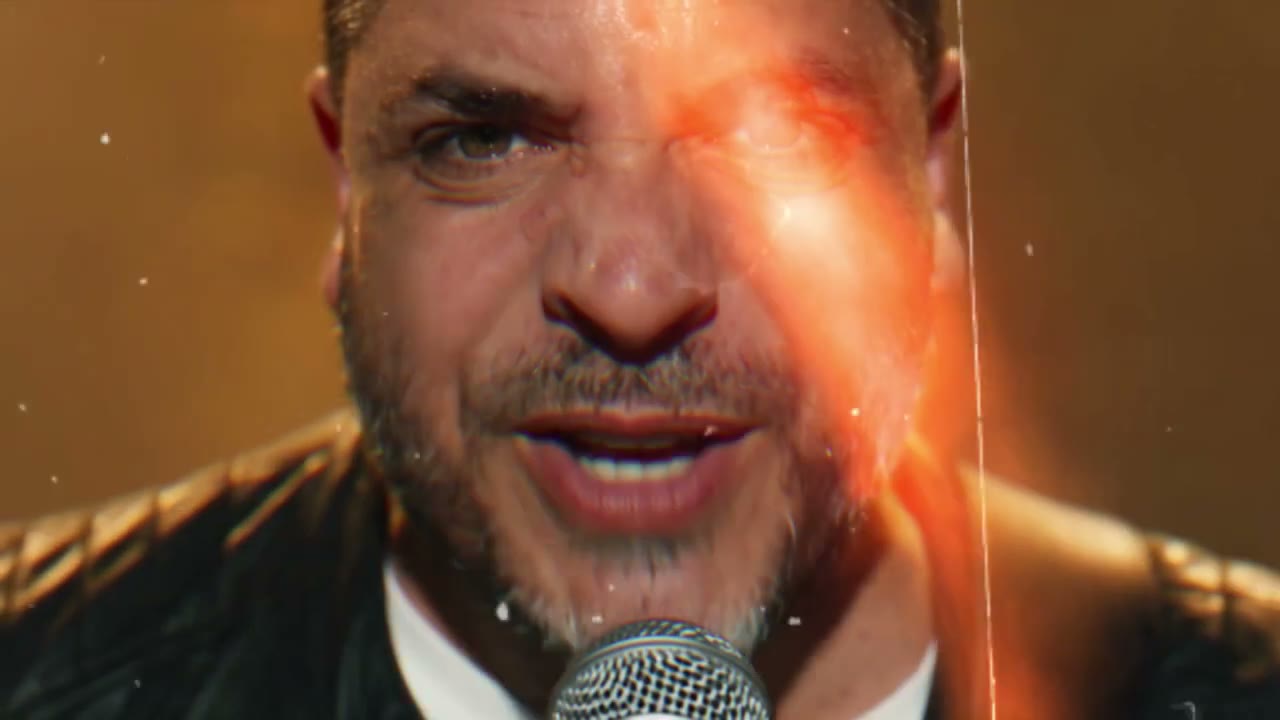 Très gros plan avec halo lumineux, dernier plan du clip