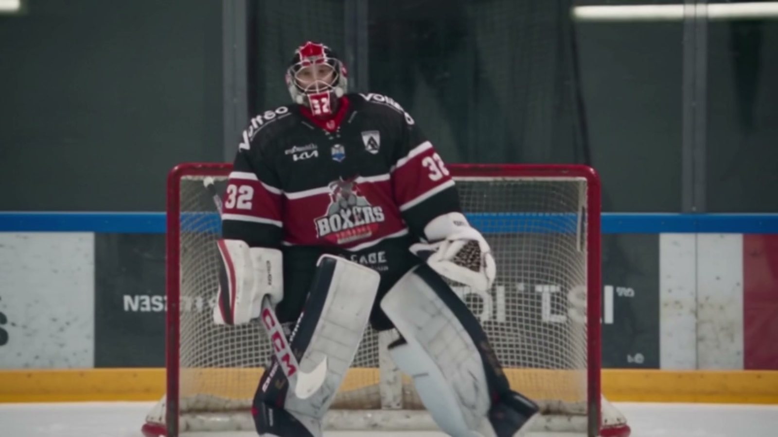 Le gardien de Bordeaux en position dans sa cage avant un tir au but