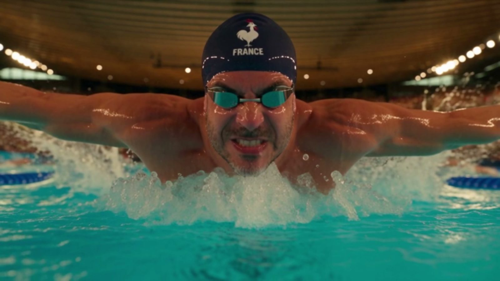 Le vétéran en papillon, visage crispé à la sortie de l'eau